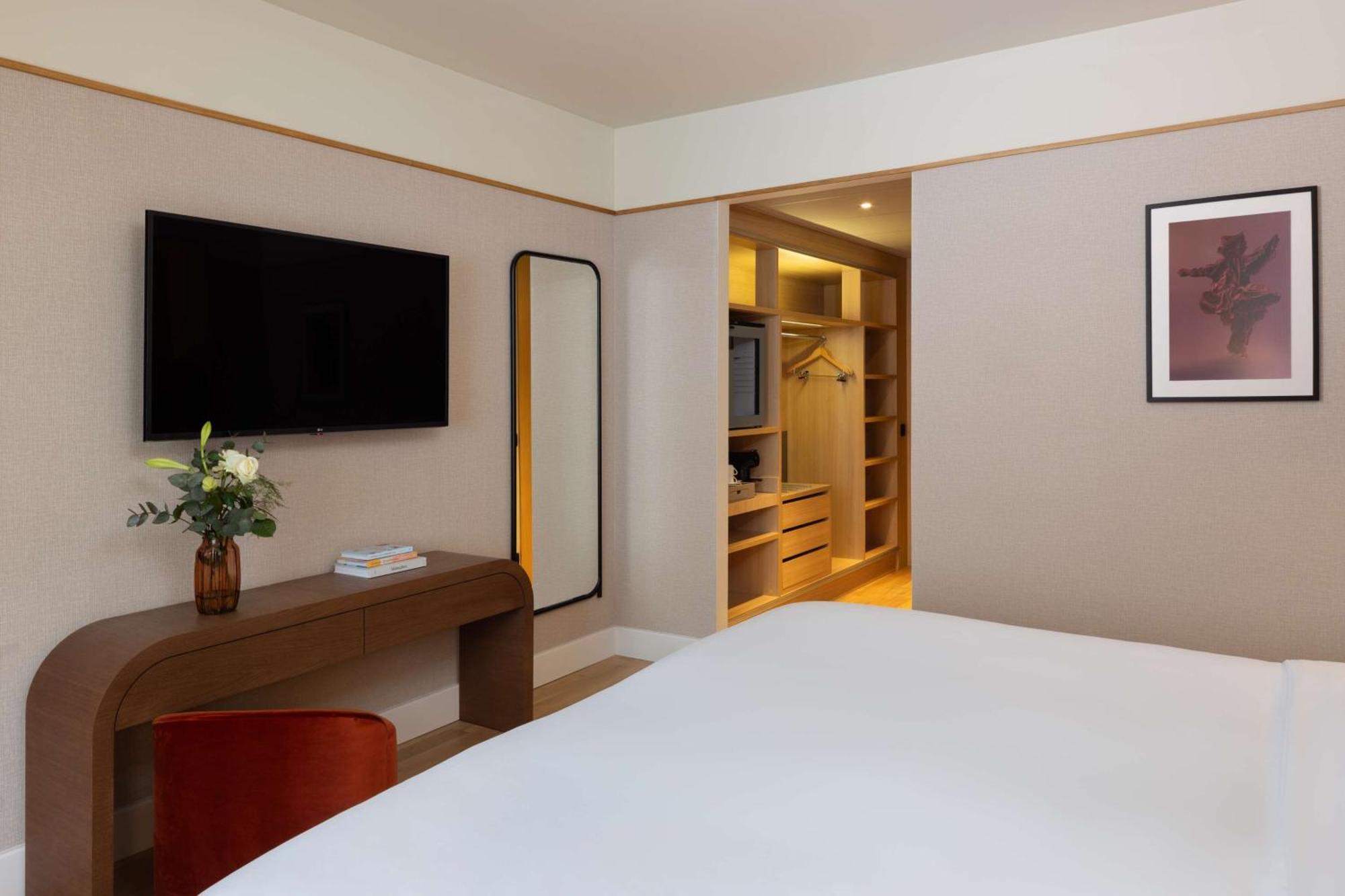 Superior Room View,1637705418:JPEG